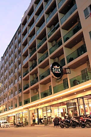 Hemingways Silk Hotel