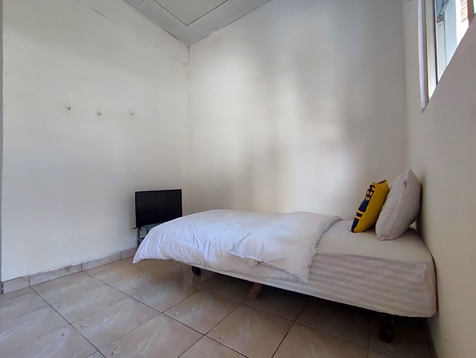 SPOT ON 93016 Griya Kamboja Cijantung 