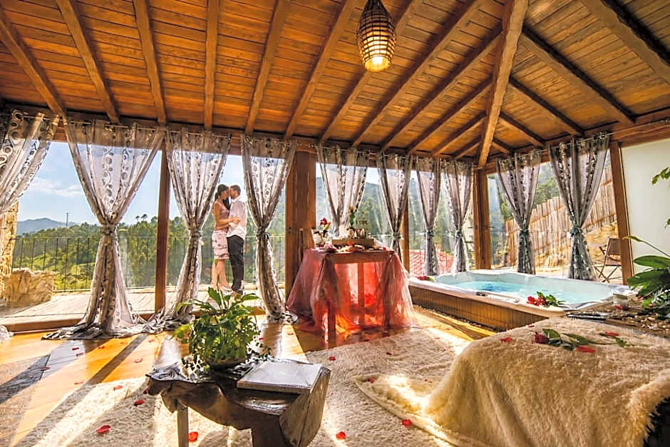 Casa Favo de Mel - Jacuzzi & Piscina - Refúgio na Montanha