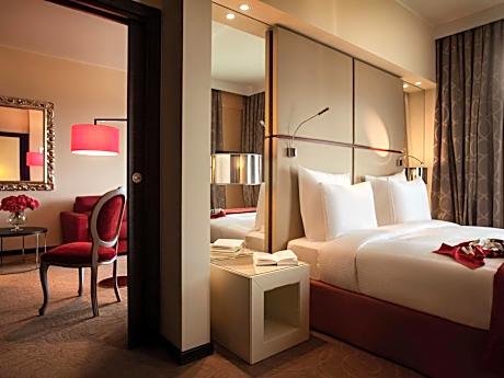 Deluxe King Suite