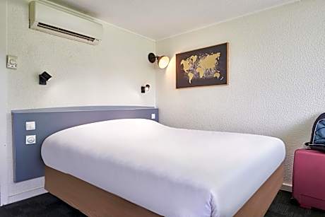Standard Room - 1 Double Bed 2 Single Beds