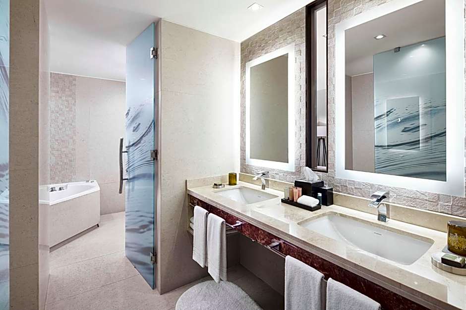 Renaissance Santiago Hotel
