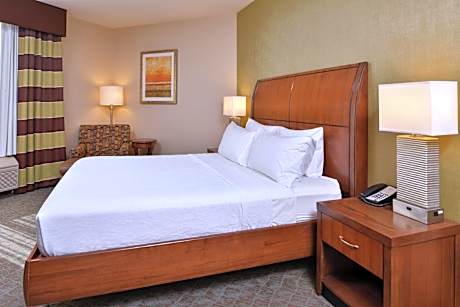 1 King Deluxe Mobility Access W/tub Comp Wifi-hi Def.flat Screen Tv Refrigerator-microwave- Pod Coff