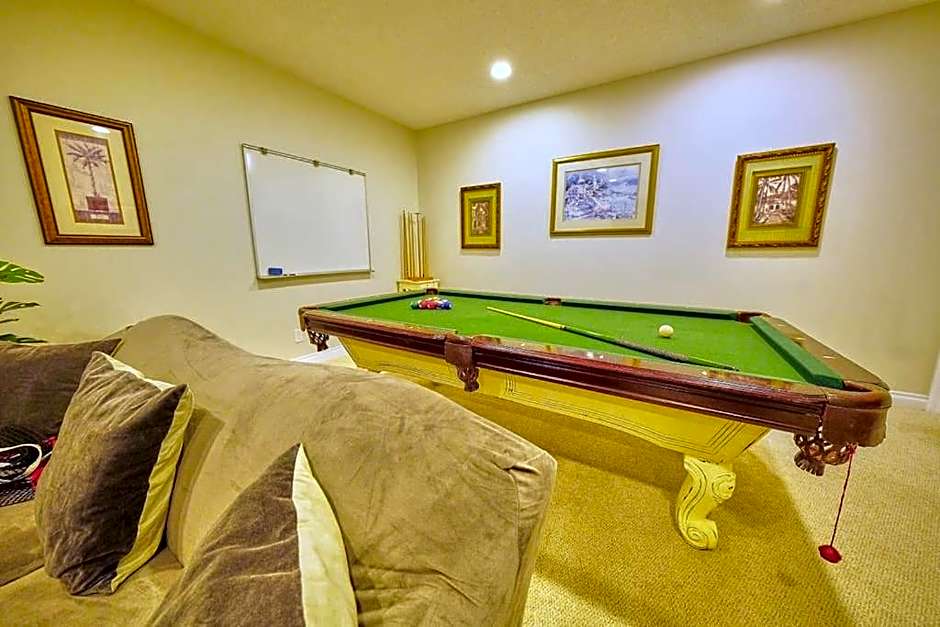 Casa Pura Vida Hot Tub, Pool & Ping Pong Tables w Backyard & BBQ Come stay