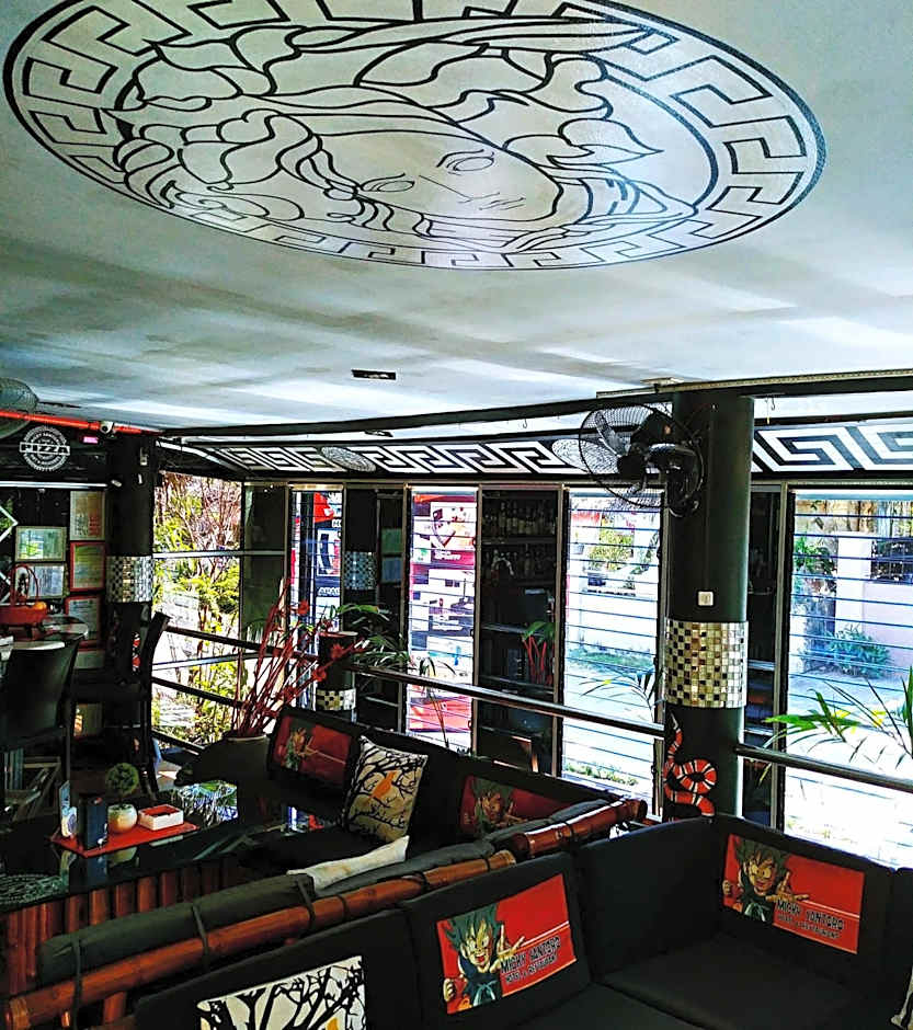 Micky Santoro Hotel & Restaurant