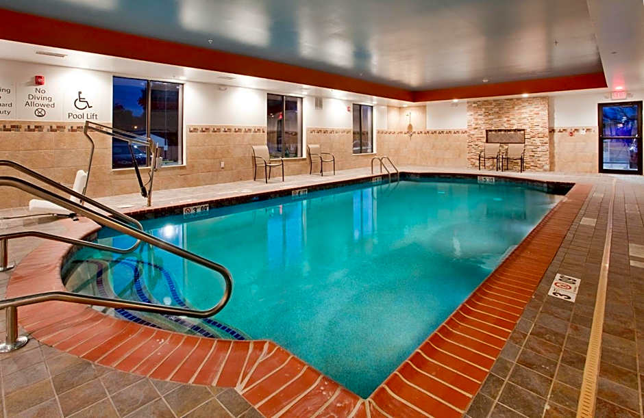 Holiday Inn Express & Suites St Louis Airport, an IHG Hotel By IHG
