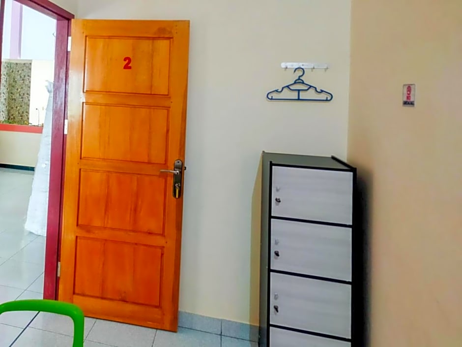 RedDoorz @ Makarios Hotel Poso