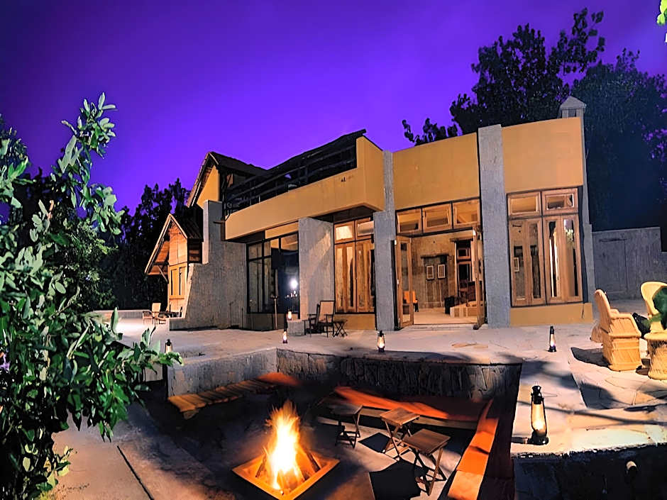 Pugdundee safaris - Kanha Earth Lodge