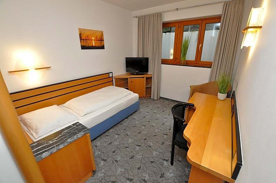 Villa Waldperlach by Blattl