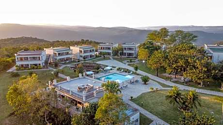 ASANTE MOUNTAIN LODGE