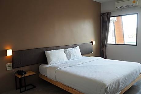 4th Floor Standard Double Room - Accessible by Stairs Only