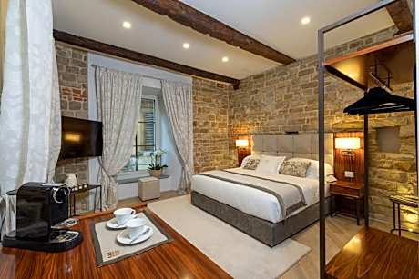 Michelangelo - Suite with Private Jacuzzi® with partial Duomo View