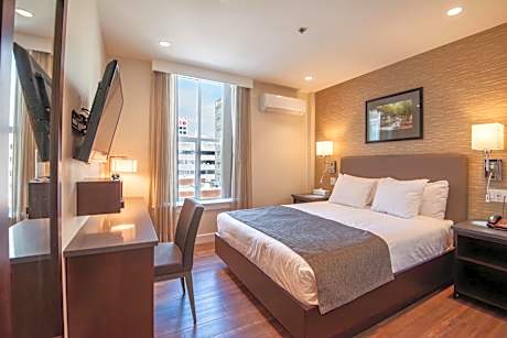 Queen room- Newly Renovated