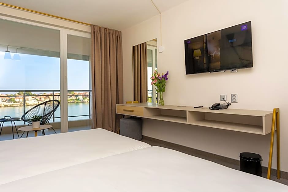 Hotel Antea - By The Sea