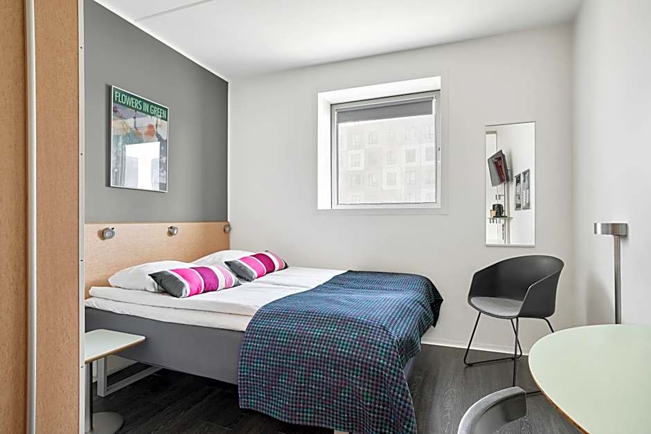 Photo 1 of 4 of Captain 1 Double Bed