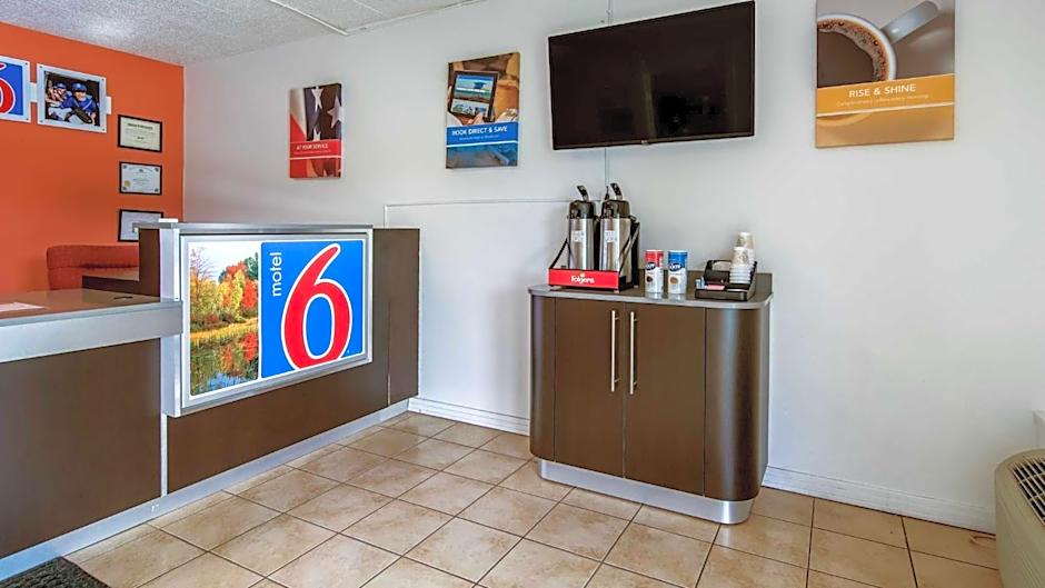 Motel 6-New Stanton, PA