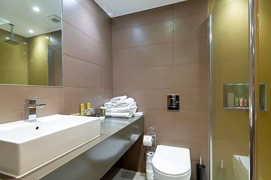 Donnington Manor Hotel