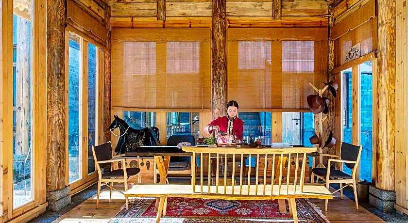 Arro Khampa by Zinc Journey Lijiang