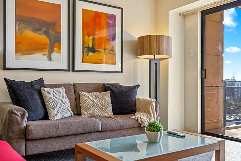 Cozy 2-Bedroom Apartment with City Views