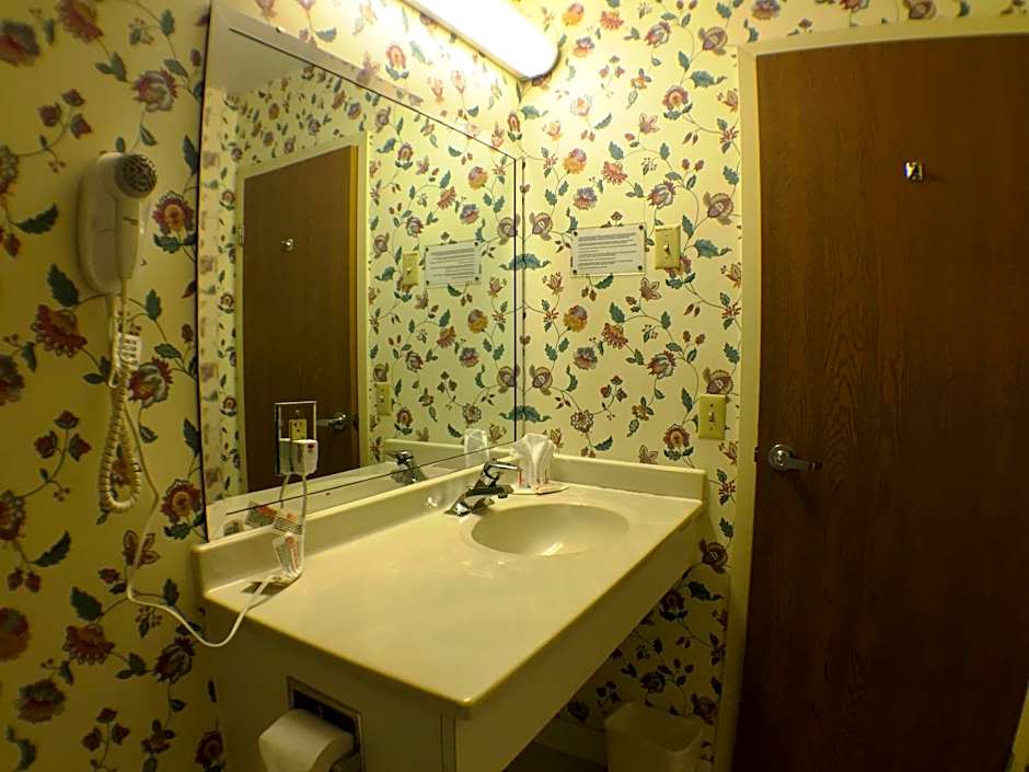 Super 8 by Wyndham Canandaigua