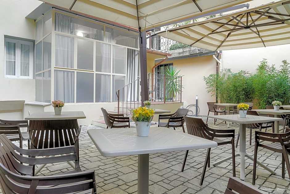 Hotel Cosmos