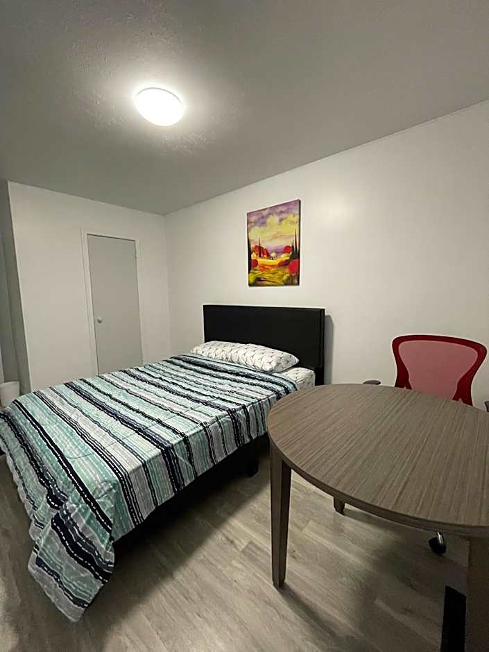 Toronto Midtown Room with Queen Bed