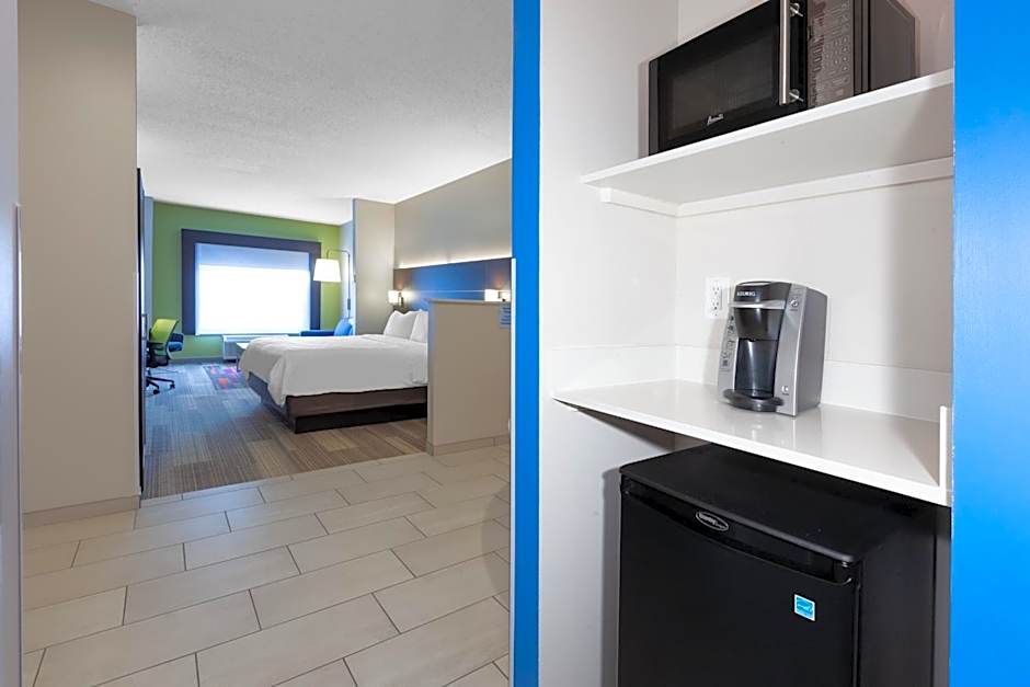 Holiday Inn Express & Suites Woodhaven by IHG