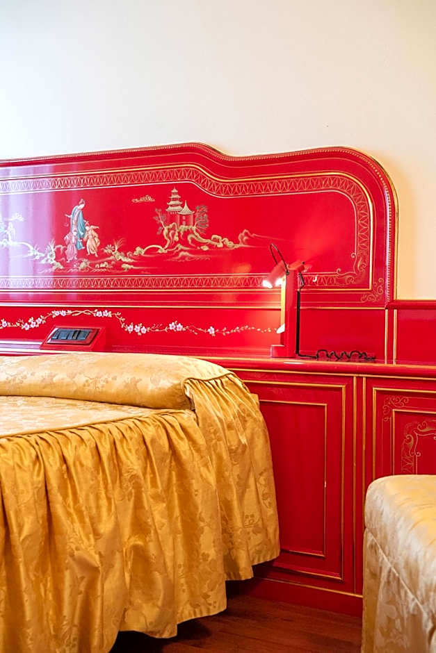 Melas Hotel
