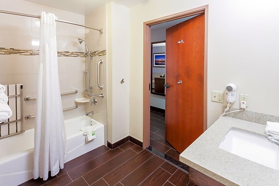 Holiday Inn Express & Suites Carpinteria By IHG