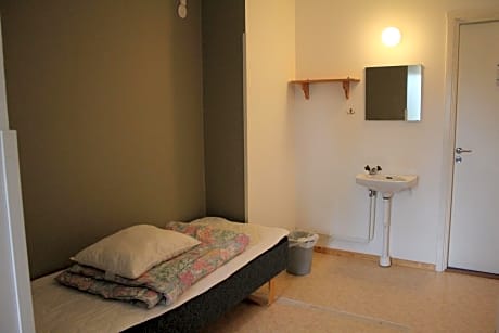 Standard Twin Room with Private Toilet