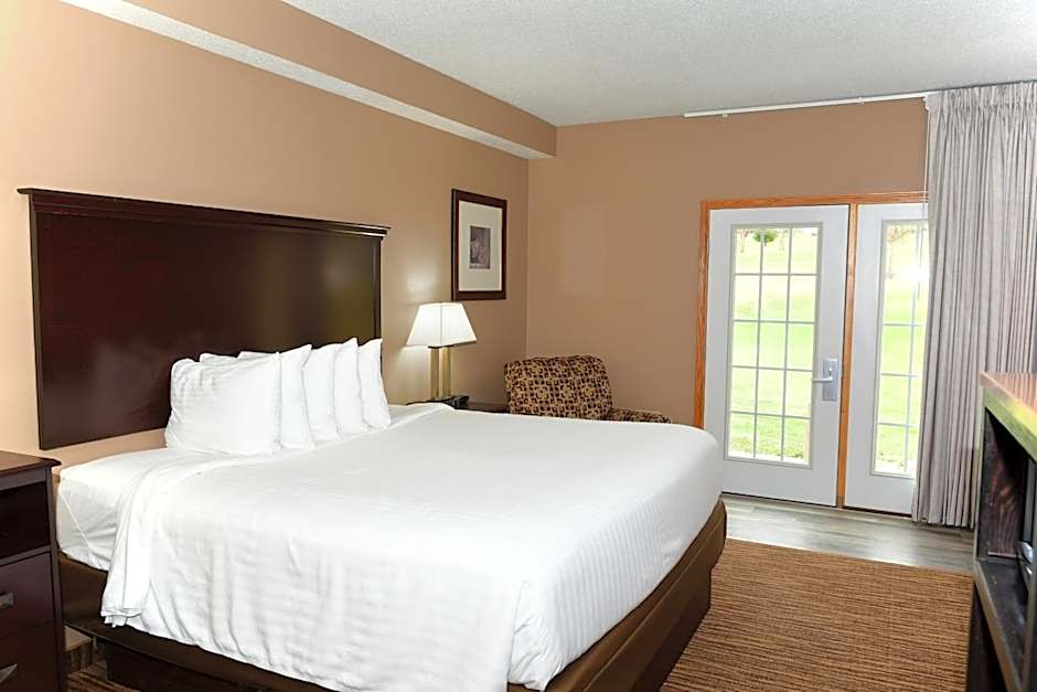 Cobblestone Inn & Suites - Denison | Majestic Hills