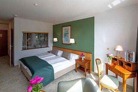 Deluxe Double Room with Bath