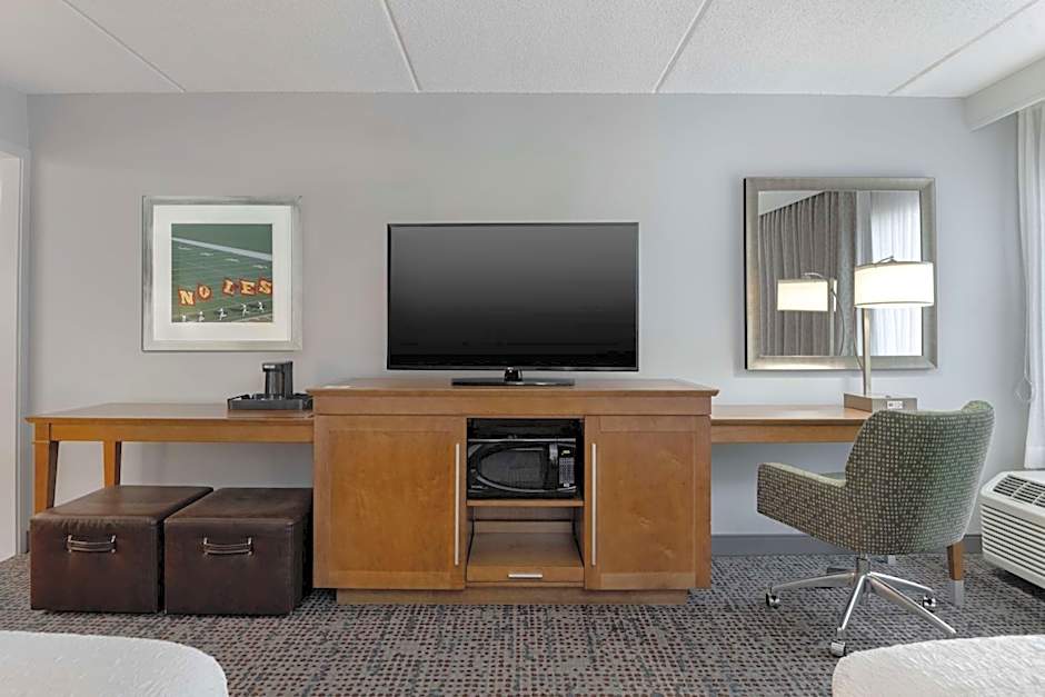 Photo 1 of 4 of 2 Queen Beds, Mobility Accessible, Bathtub