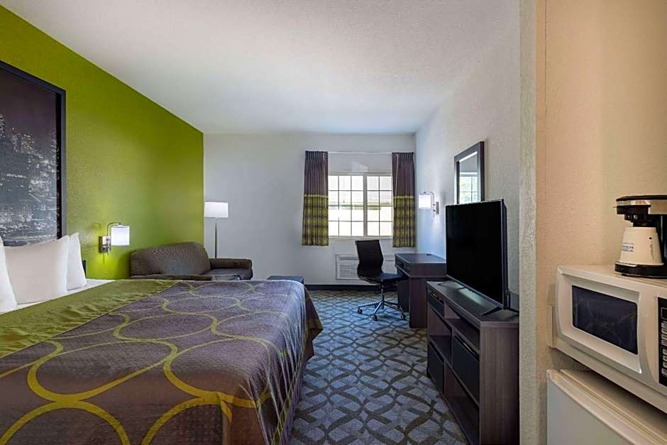 Super 8 by Wyndham De Soto