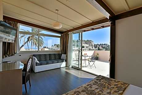 Deluxe Double Room with Terrace