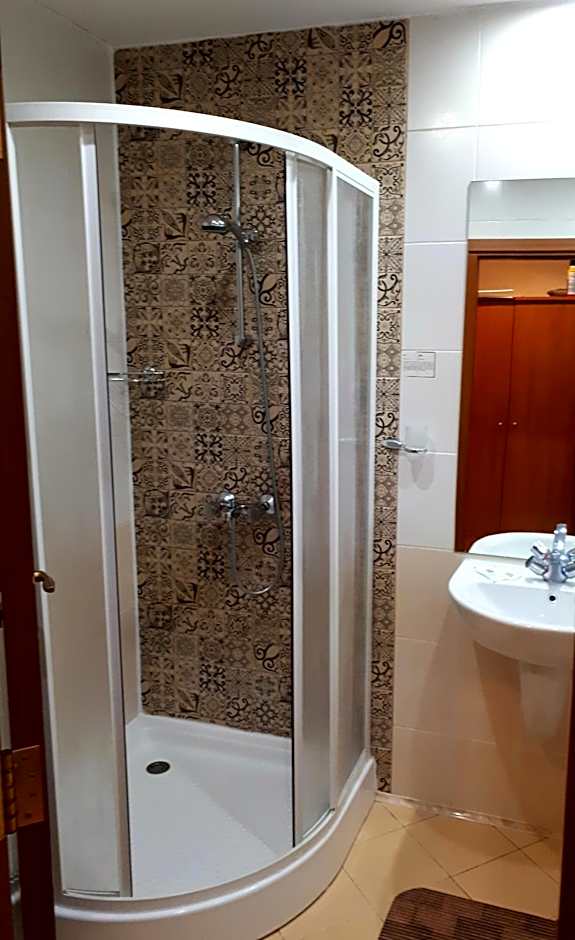 Enjoy Studios and Lovely Apartment Villa Park