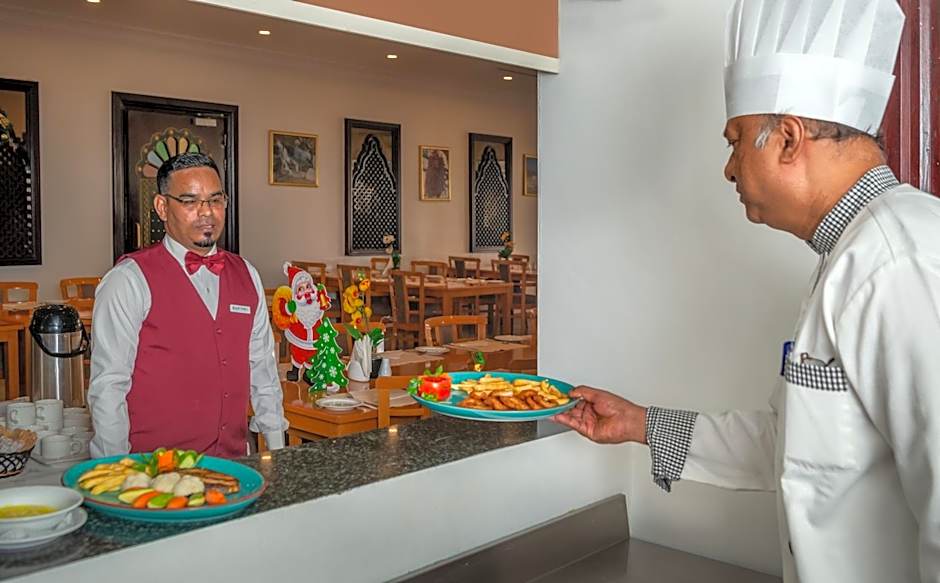 Falaj Daris Hotel