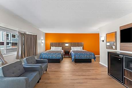 Quadruple Room with Sofa - Non Smoking/Exterior Hall