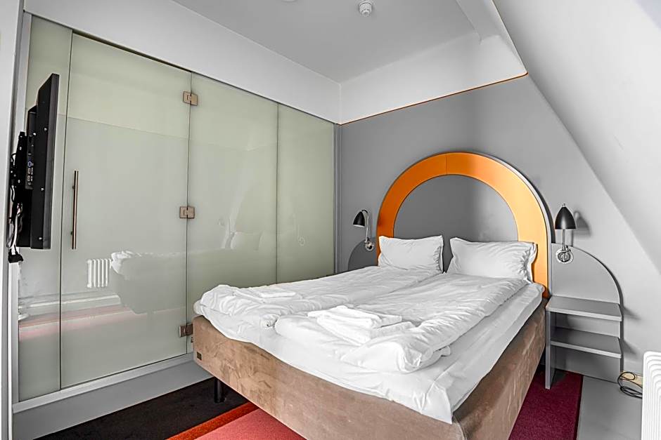 The Apartments Company - The Sweet