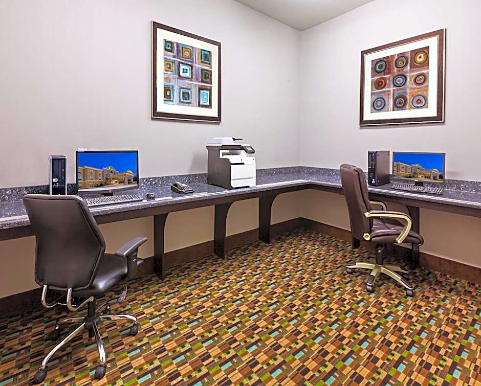 Holiday Inn Express & Suites Cleveland By IHG