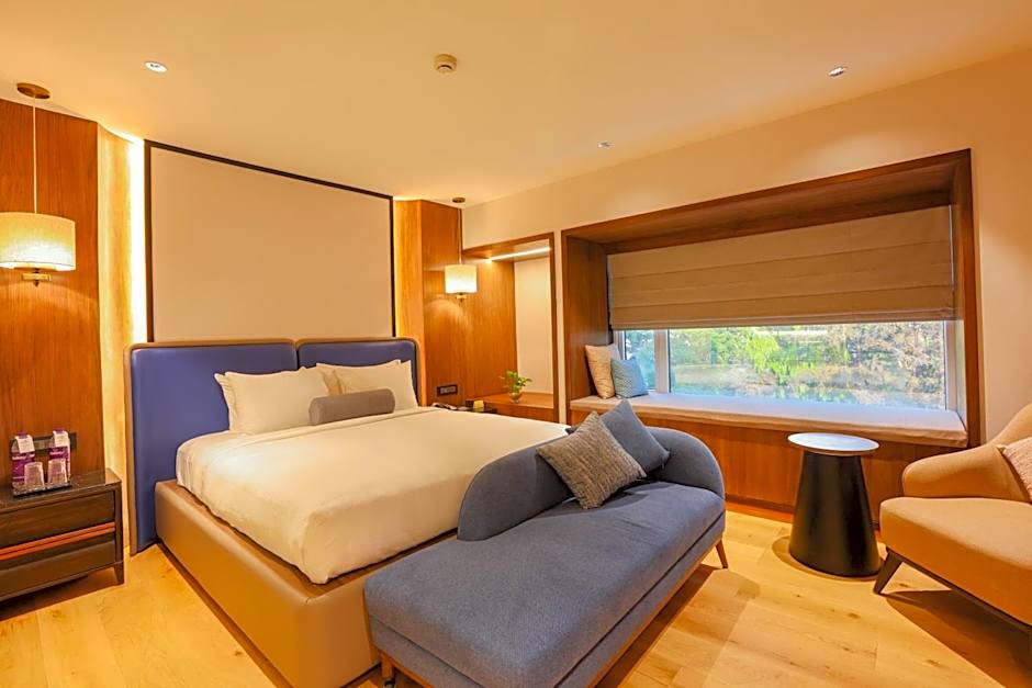 Photo 1 of 3 of Executive Suite