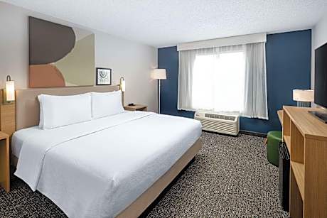 1 King Bed Mobility Accessible With Bathtub