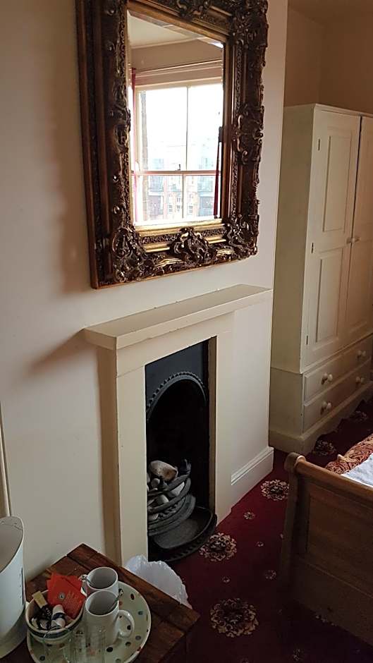 Lil's On The Waterfront