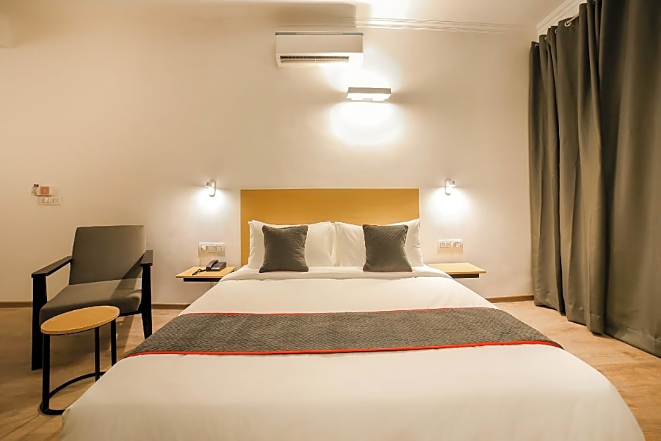 Townhouse 330 DLF Phase-2 Near Leisure Valley Park