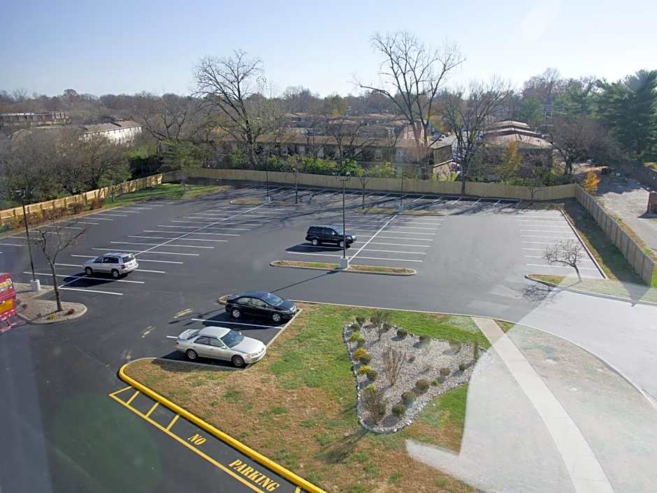 Wingate by Wyndham Louisville Airport Expo Center