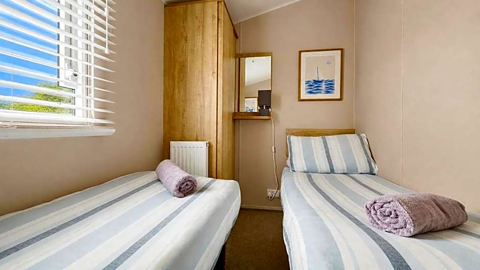 Tide & Anchor - Newperran 102