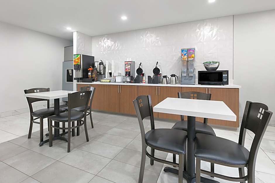 Super 8 by Wyndham Grapevine/DFW Airport Northwest