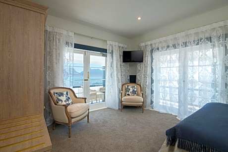 Deluxe King Suite