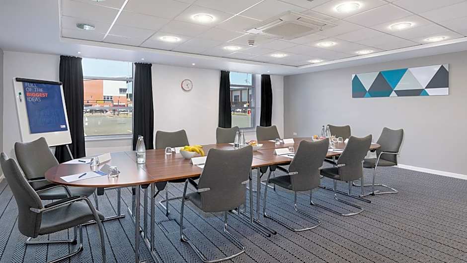 Holiday Inn Express Leigh - Sports Village By IHG