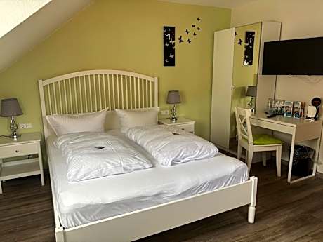 Triple Room (2 Adults)